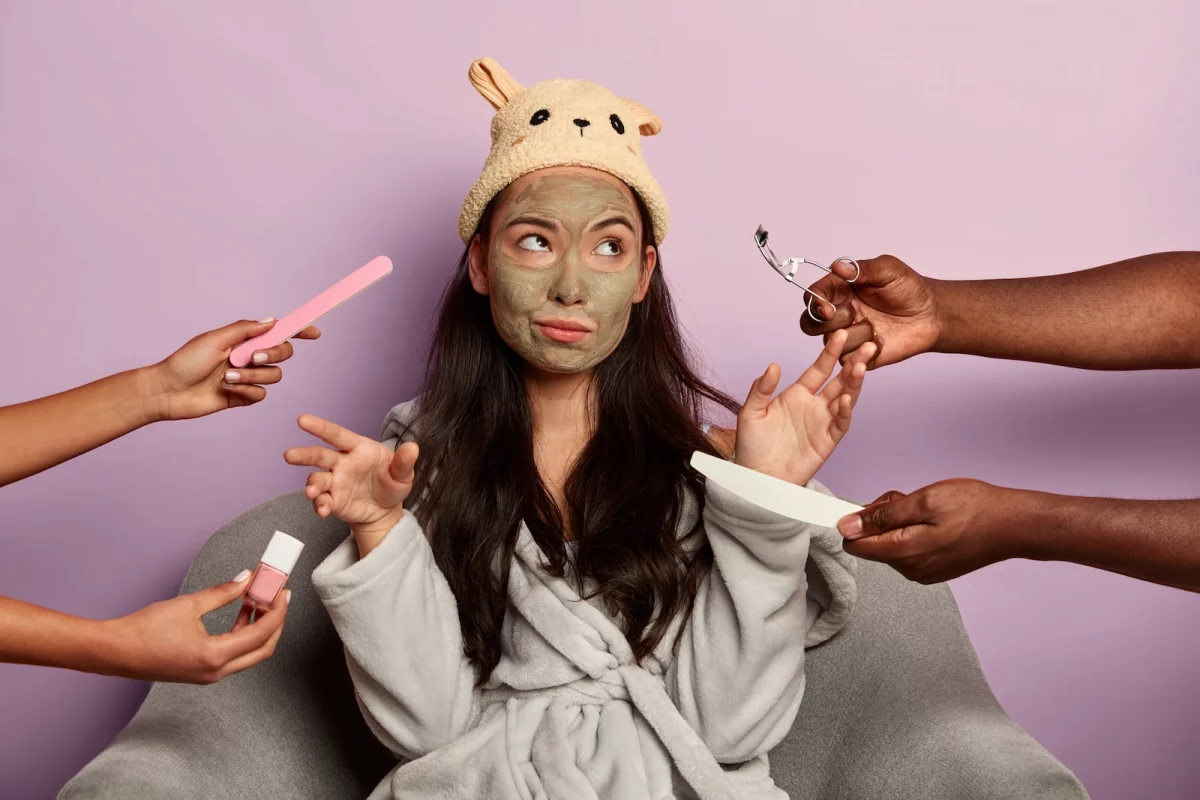 woman-refuses-all-beauty-treatments-discontent-with-skincare_ÉTERMAG3